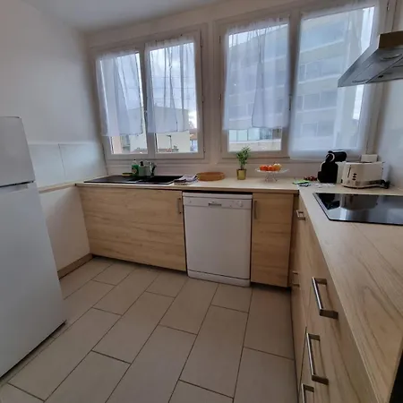 T3 Lumineux Avec Garage Apartment
